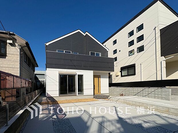 時代の流れに惑わされないシックなカラートーンで街並みに溶け込む外観。