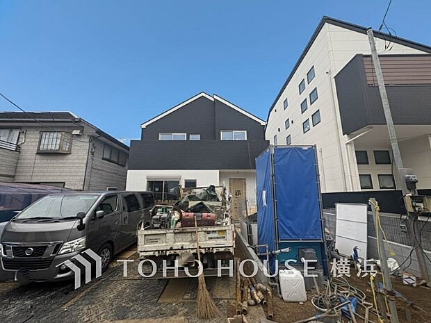 十分な広さのカースペースは、お車3台分の広さがあります。（2025年11月撮影）