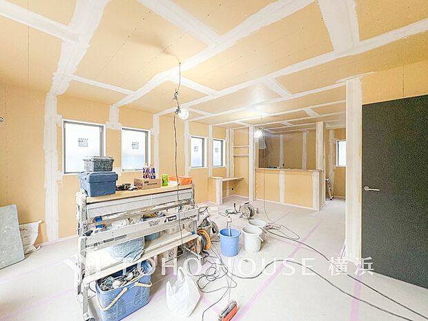 落ち着いた雰囲気に包まれた伸びやかな空間で、ゆったりと家族団らんの時間を過ごせます。