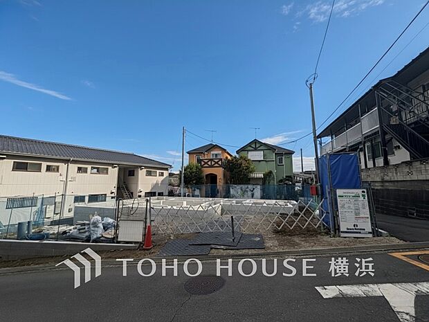 暖かな陽光と爽やかな風がハーモニーを奏でる上質な空間を愉しむ暮らし。(2025年11月撮影)