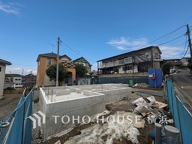 良質な環境に暮らす永住の邸がここに誕生します。(2025年11月撮影)