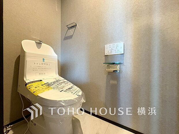 清潔感溢れるトイレ。落ち着いた空間で安らぎのひとときをお過ごしいただけます。