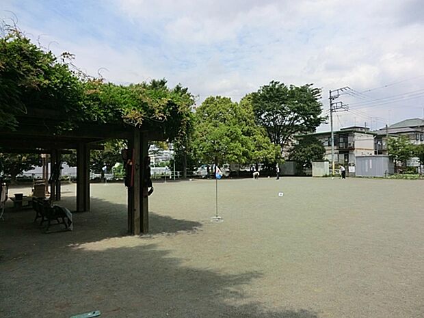 福田1号公園 1100m 閑静な住宅街の中の公園。緑に囲まれた落ち着いた雰囲気です。