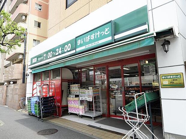 まいばすけっと蒔田店 　280m　安くて便利な小さなイオン。ちょっと買い物したいときにすぐ行ける小型スーパー。 