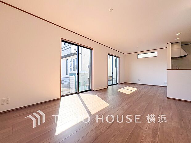 忙しい朝でも、しっかり家族が揃って食事をして頂けるゆとりある大きさのダイニングスペース