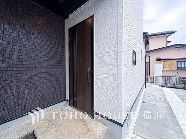 デザイン性の高いエントランスは、住む方のプライドを満たすクオリティ。