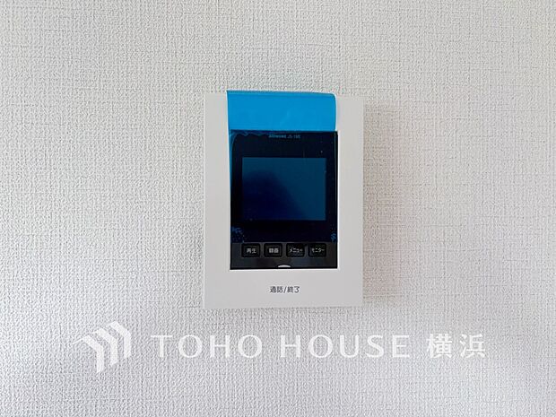 誰が来てもわかる様にモニター付きインターホンを設置。快適と安らぎを合わせた優しい設計。