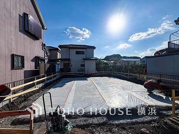 暖かな陽光と爽やかな風がハーモニーを奏でる上質な空間を愉しむ暮らし。（2025年11月撮影）