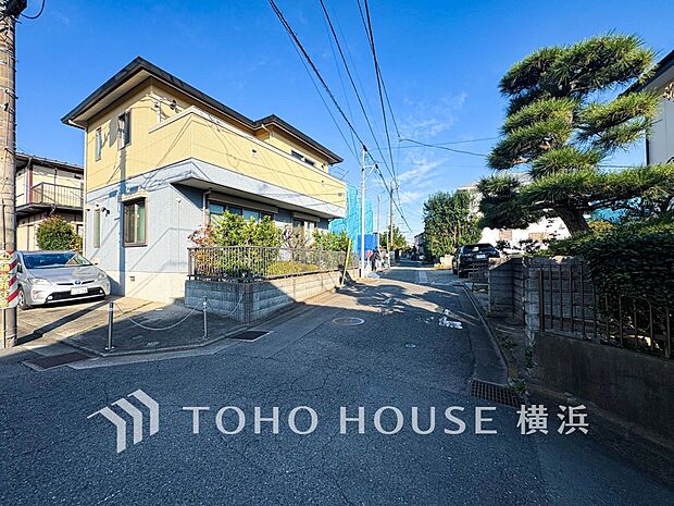 忙しく過ぎゆく日常を置き去るほど、ゆったりした時間が流れる住環境。(2025年11月撮影)