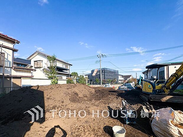 表現された空間は豊かな光と風を纏い、暮らしの時間を豊かにしてくれます。（2025年11月撮影）