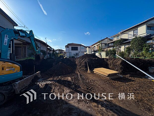 良質な環境に暮らす永住の邸がここに誕生します。(2025年11月撮影)