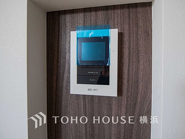 誰が来てもわかる様にモニター付きインターホンを設置。快適と安らぎを合わせた優しい設計。 