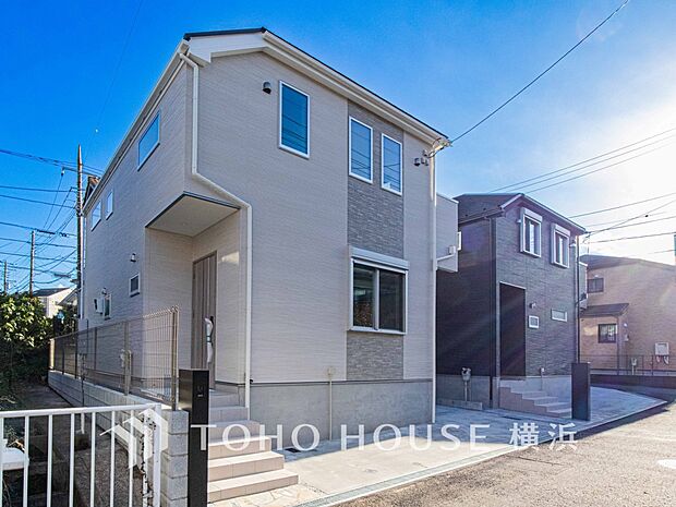 時代の流れに惑わされないシックなカラートーンで街並みに溶け込む外観。