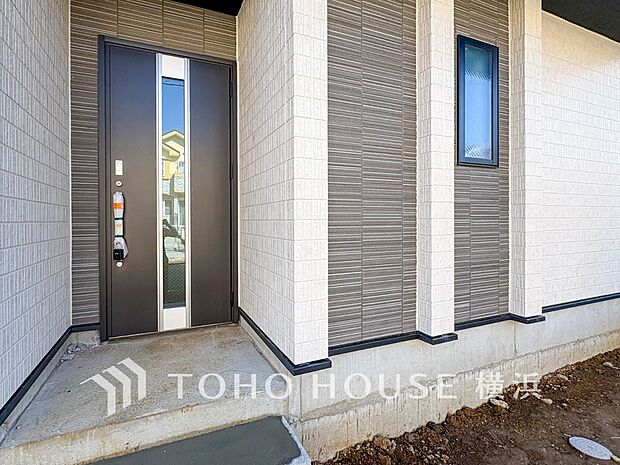 デザイン性の高いエントランスは、住む方のプライドを満たすクオリティ。