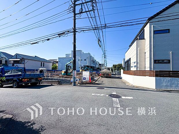 爽やかな陽光がもたらす光と風を贅沢なまでに感じる暮らしが始まります。（2025年11月撮影）