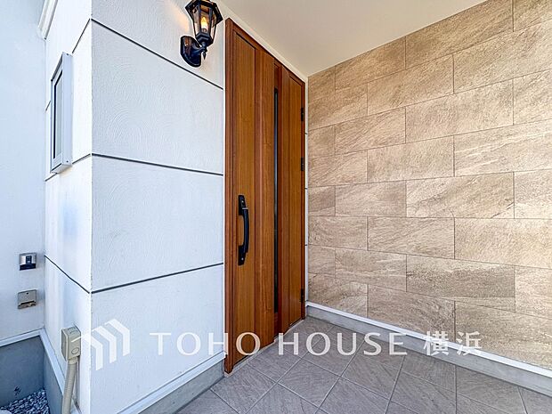 デザイン性の高いエントランスは、住む方のプライドを満たすクオリティ。