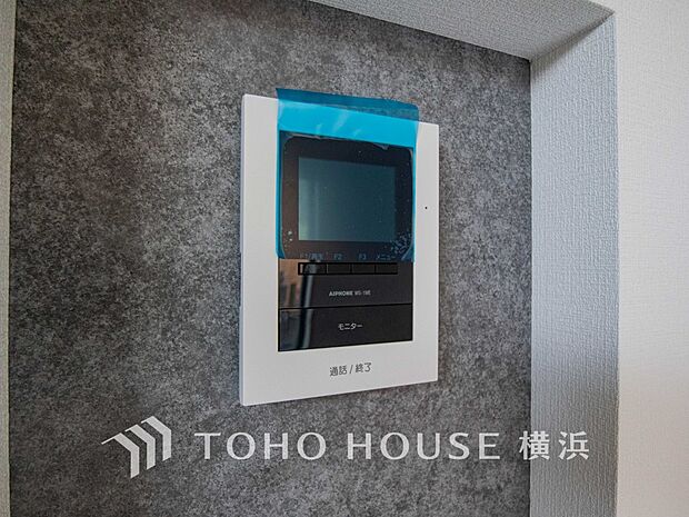 誰が来てもわかる様にモニター付きインターホンを設置。快適と安らぎを合わせた優しい設計。 