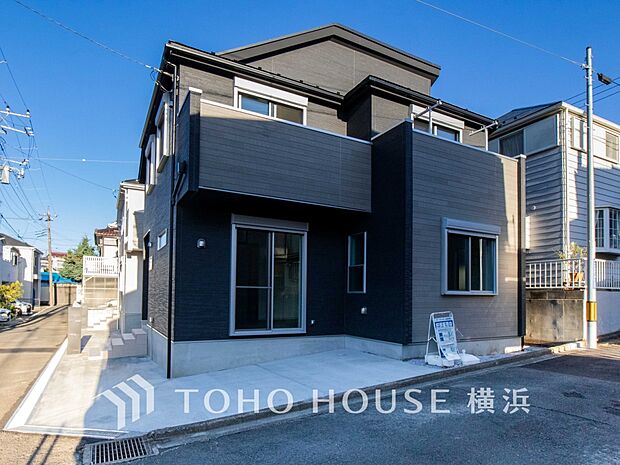 時代の流れに惑わされないシックなカラートーンで街並みに溶け込む外観。