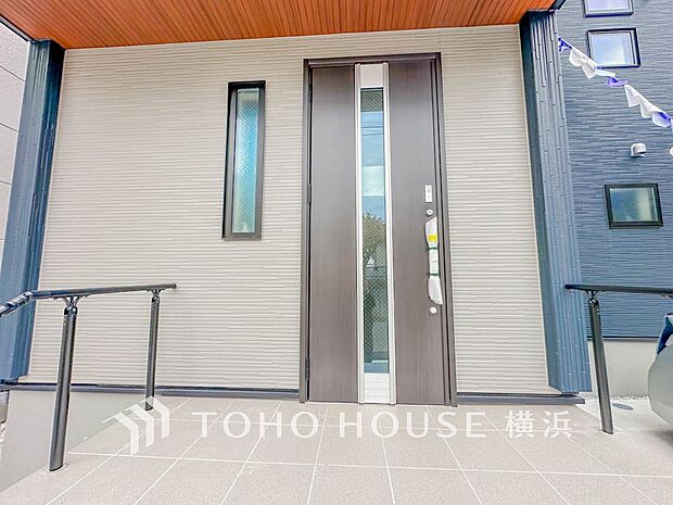 お住まいの顔となる玄関。住まう方のプライドを満たすクオリティを備えています。