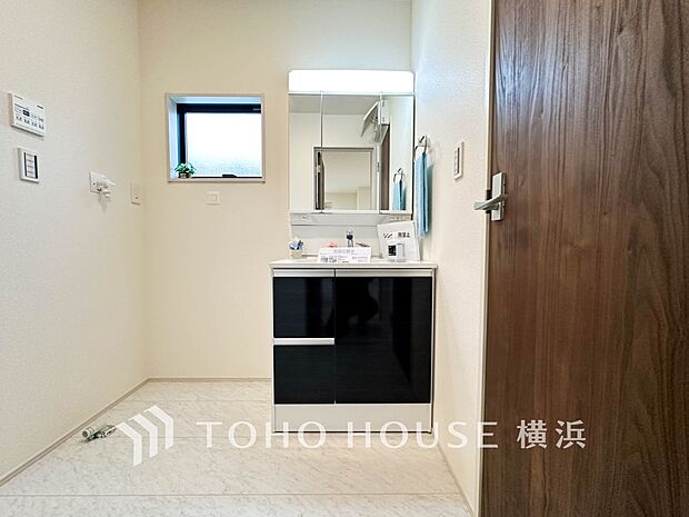 ご家族の1日が始まり、1日の終わりを締めくくる洗面空間。