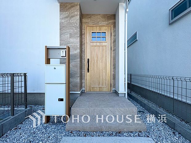 デザイン性の高いエントランスは、住む方のプライドを満たすクオリティ。