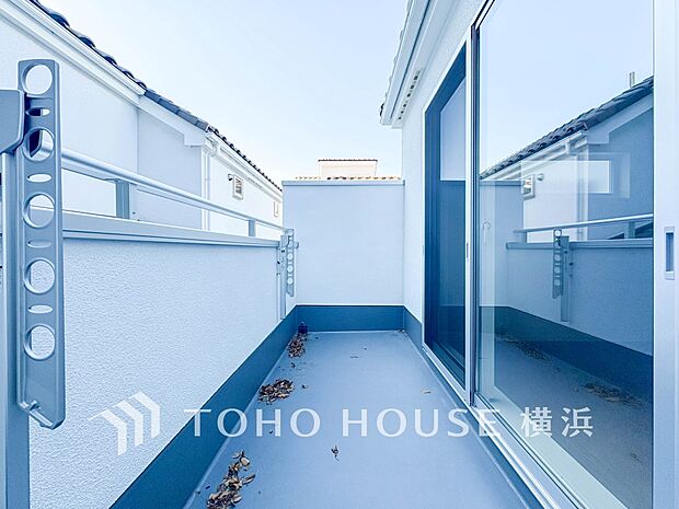 心地よい陽射しや暖かな風を楽しむことが出来るバルコニー。