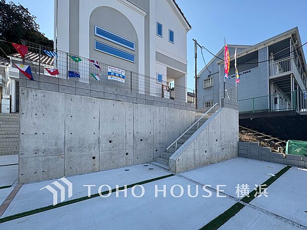 十分な広さのカースペースは、お車2台分の広さがあります。(10号棟)