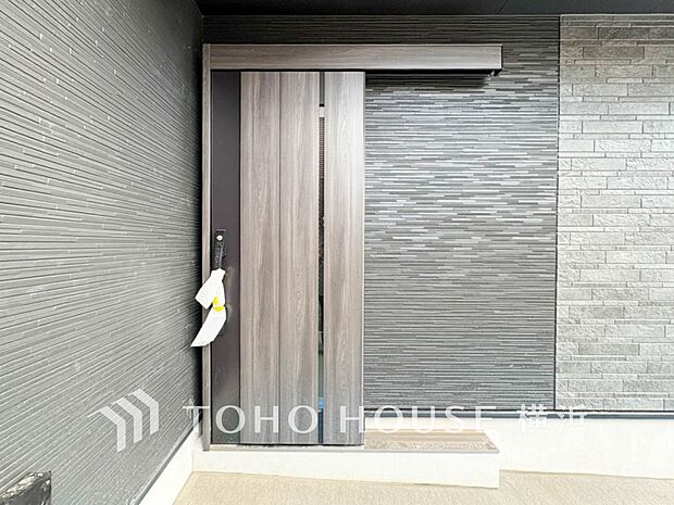 デザイン性の高いエントランスは、住む方のプライドを満たすクオリティ。