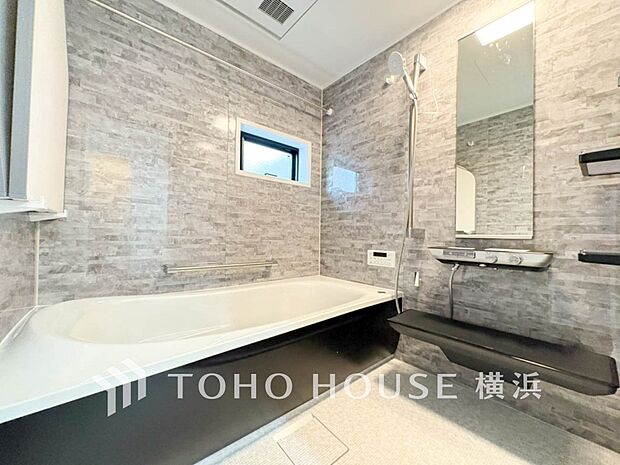 すっきりとした清潔感が感じられ、心身をリフレッシュできる寛ぎを深めてくれるスペースです。