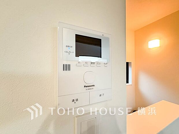 誰が来てもわかる様にモニター付きインターホンを設置。快適と安らぎを合わせた優しい設計。