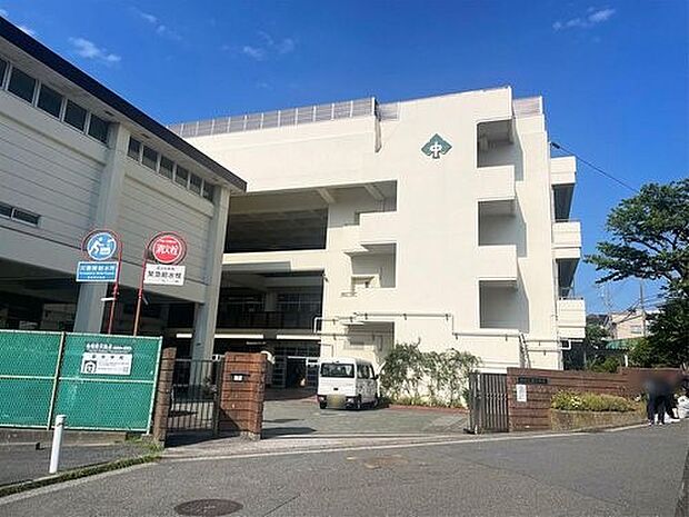 横浜市立森中学校 900m