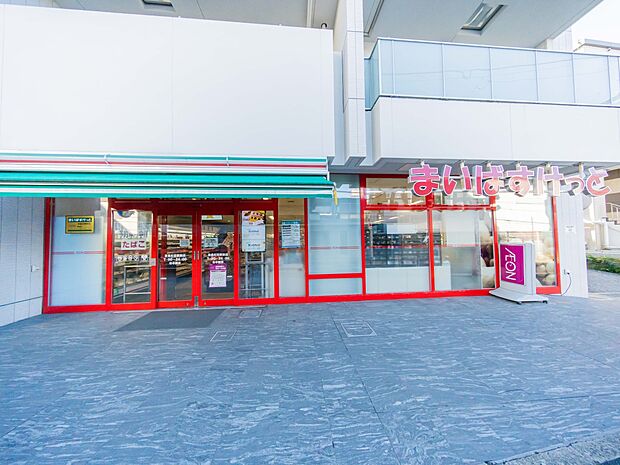 まいばすけっと京急杉田駅前店 1100m イオン系列の小型スーパー。食品、雑貨等、生活に必要なものをコンパクトに手に入れることができます。