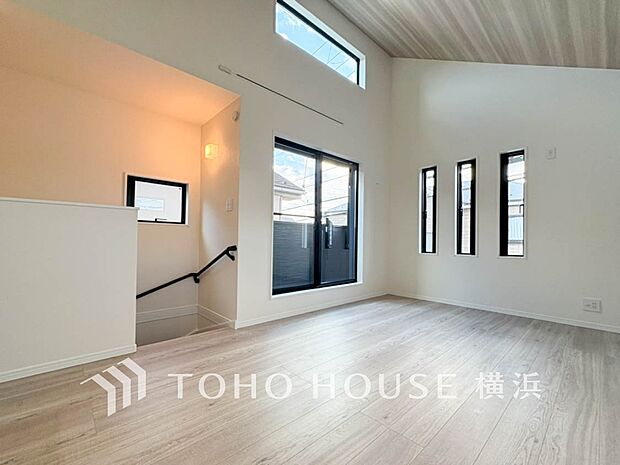 光と風があふれる開放的なリビングダイニングには自然と家族みんなが集まってきます。