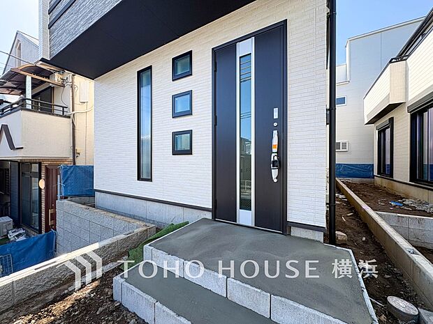 デザイン性の高いエントランスは、住む方のプライドを満たすクオリティ。