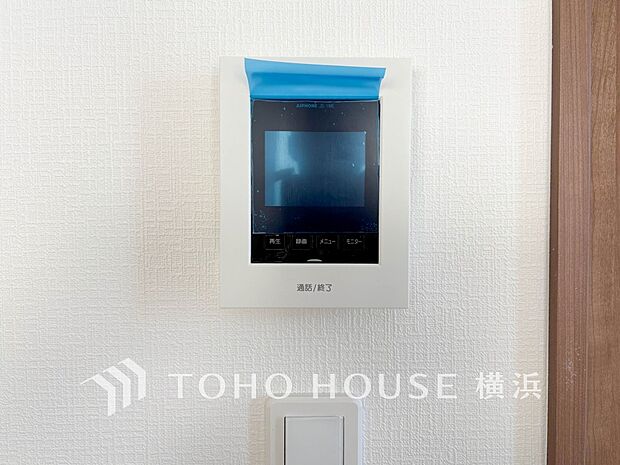 誰が来てもわかる様にモニター付きインターホンを設置。快適と安らぎを合わせた優しい設計。
