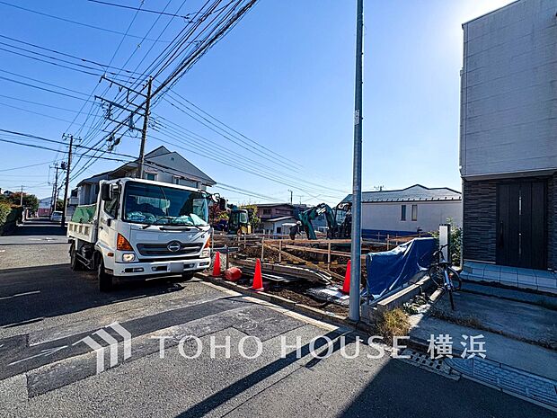 表現された空間は豊かな光と風を纏い、暮らしの時間を豊かにしてくれます。（2025年11月撮影）