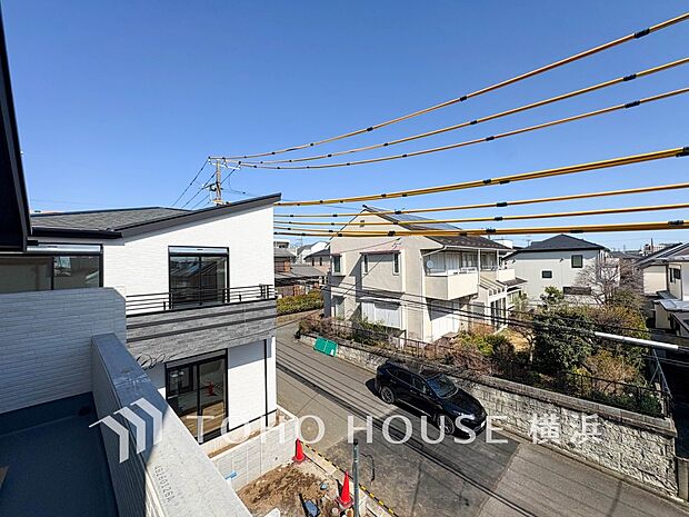 心地よい陽射しや暖かな風を楽しむことが出来るバルコニー。