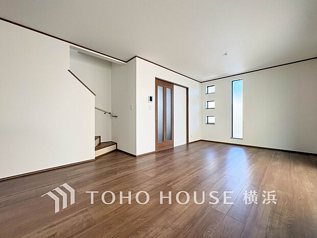 忙しい朝でも、しっかり家族が揃って食事をして頂けるゆとりある大きさのダイニングスペース