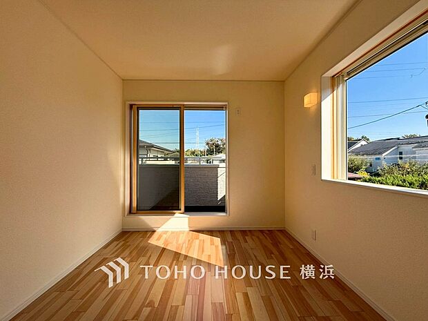 通風・採光にも優れ、心地よい光と風があふれています。プライベートな自分時間を快適に過ごせるお部屋。