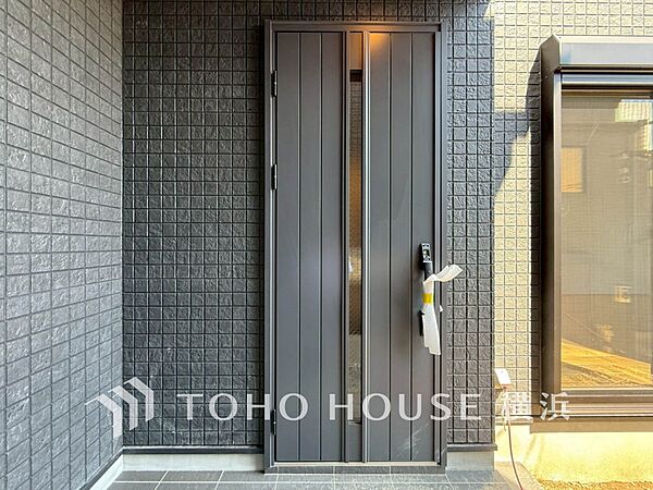 お住まいの顔となる玄関。住まう方のプライドを満たすクオリティを備えています。