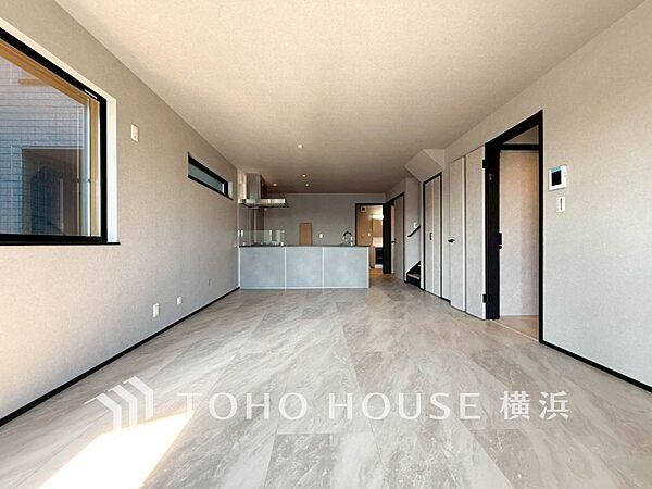 家族と過ごす時間を大切にしたい方にぴったりの明るくゆとりある住空間です。
