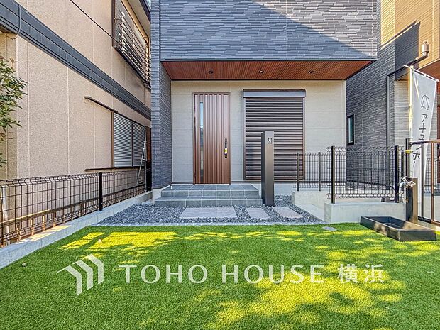 お住まいの顔となる玄関。住まう方のプライドを満たすクオリティを備えています。