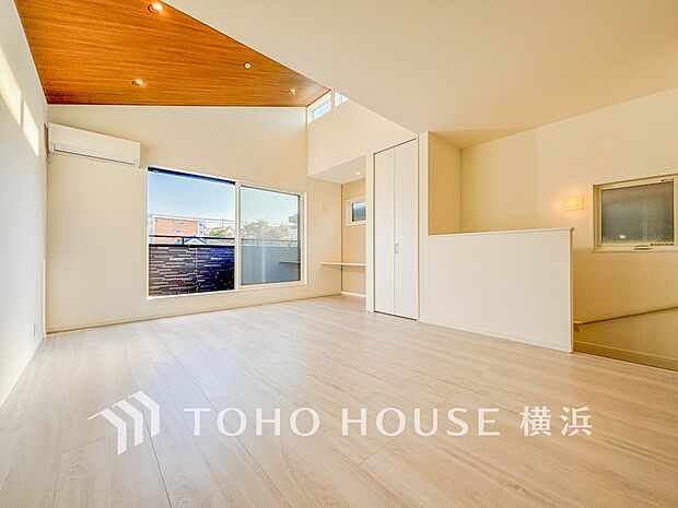 家族と過ごす時間を大切にしたい方にぴったりの明るくゆとりある住空間です。