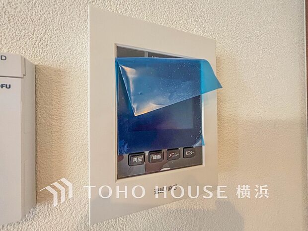 誰が来てもわかる様にモニター付きインターホンを設置。快適と安らぎを合わせた優しい設計。 