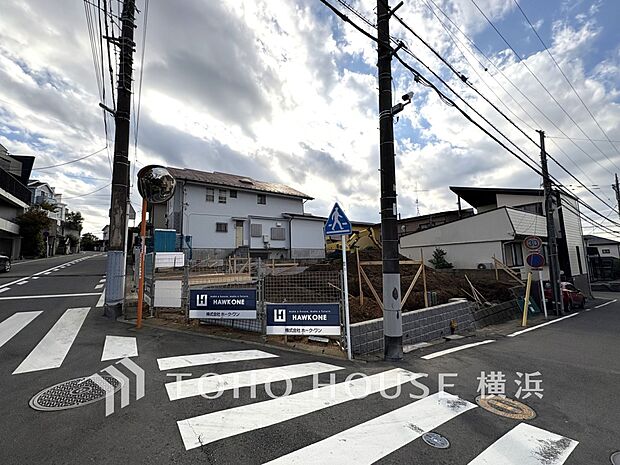 生活利便に優れた住環境に立地し、ゆとりある生活が送れます。（2025年11月撮影）