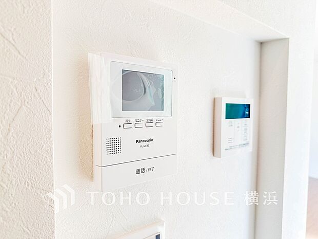 誰が来てもわかる様にモニター付きインターホンを設置。快適と安らぎを合わせた優しい設計。