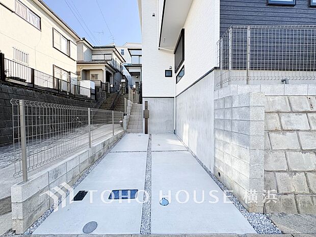 敷地内に駐車スペースがあると、日々の暮らしのをスムーズに運ぶ事が出来ます。