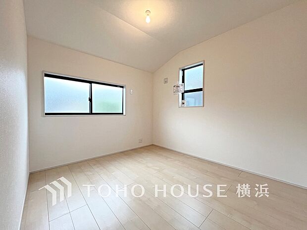 感性を育むプライベートルームはシンプルでスマートな空間。