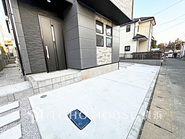 お住まいの顔となる玄関。住まう方のプライドを満たすクオリティを備えています。