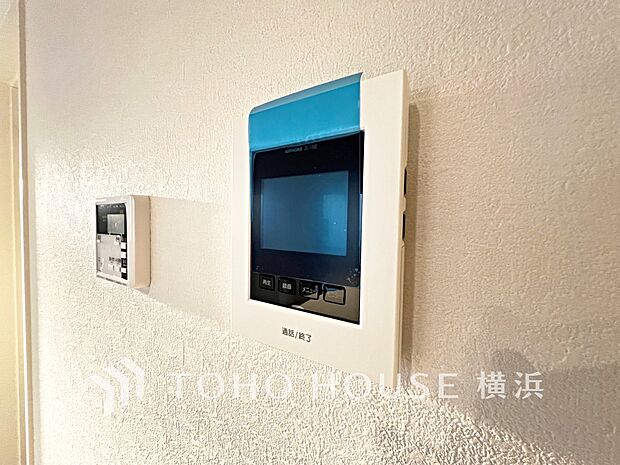 誰が来てもわかる様にモニター付きインターホンを設置。快適と安らぎを合わせた優しい設計。